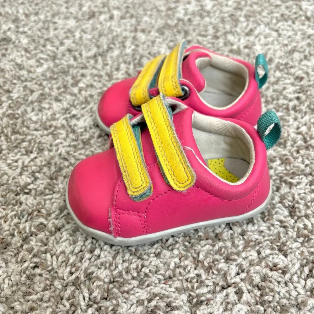 Size 4 / Baby Girl Ten Little Sneakers